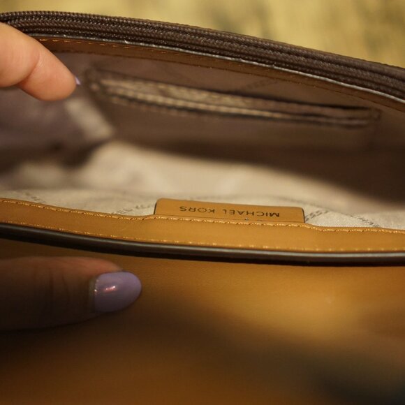 MICHAEL KORS JET SET HALF DOME MONOGRAM CROSSBODY BAG - Picture 6 of 6